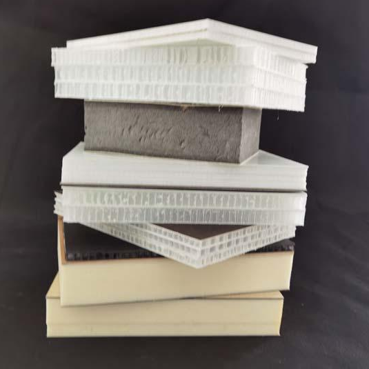 使(shǐ)用熱塑蜂(fēng)窩闆/蜂窩(wō)三明治闆(pan)優勢有哪(nǎ)些？